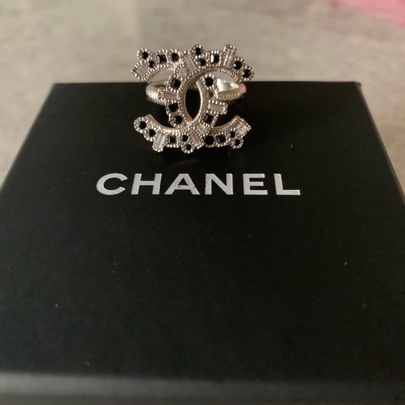 CHANEL Jewelry - Chanel white and black crystal ring
